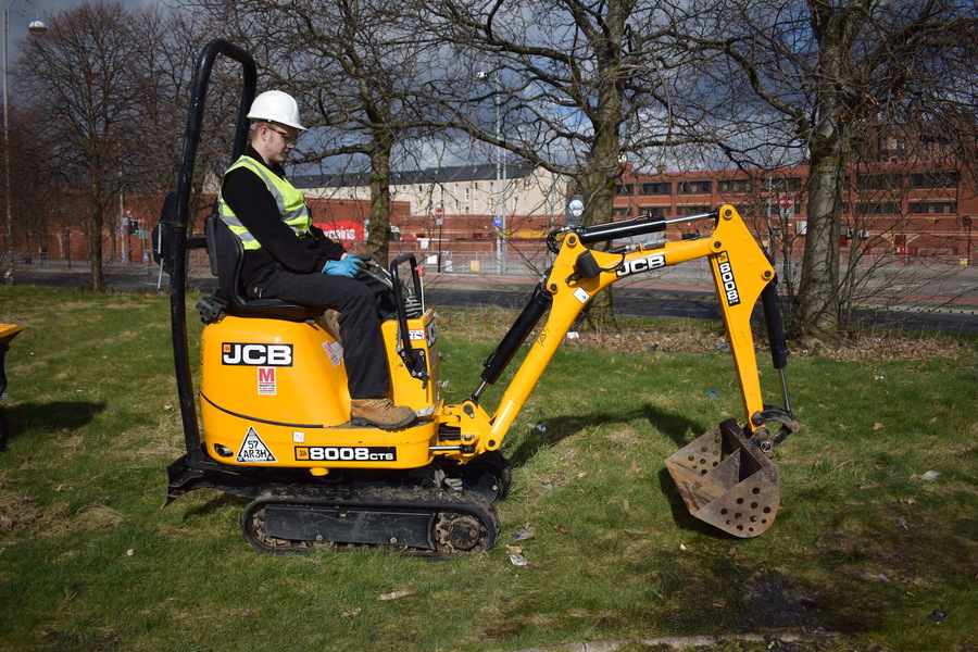mini digger earth moving equipment training